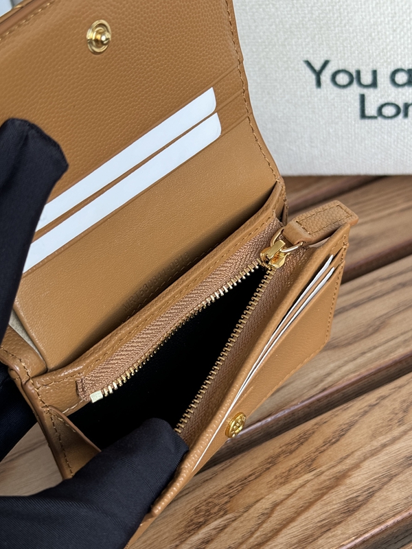 イヴサンローラン財布着用イメージ